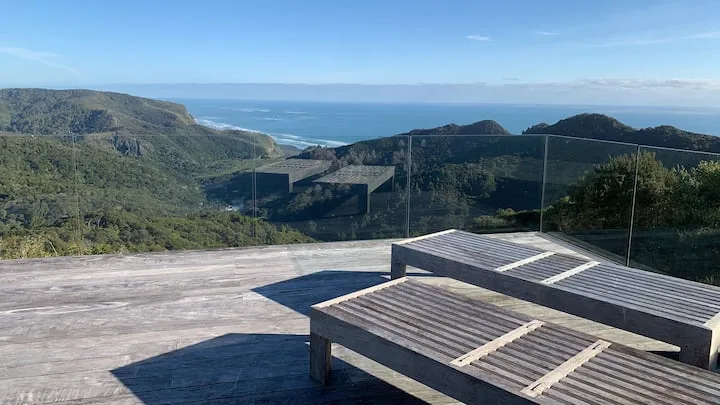 - Tatahi  - Piha Hideaway