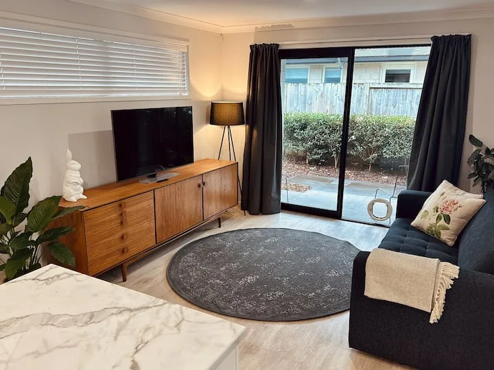 1-Bed Modern Retreat in Omokoroa