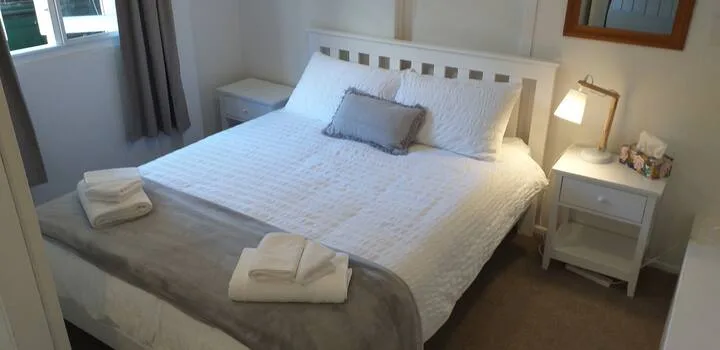 1 Bedroom Unit, easy walk to beach and town centre