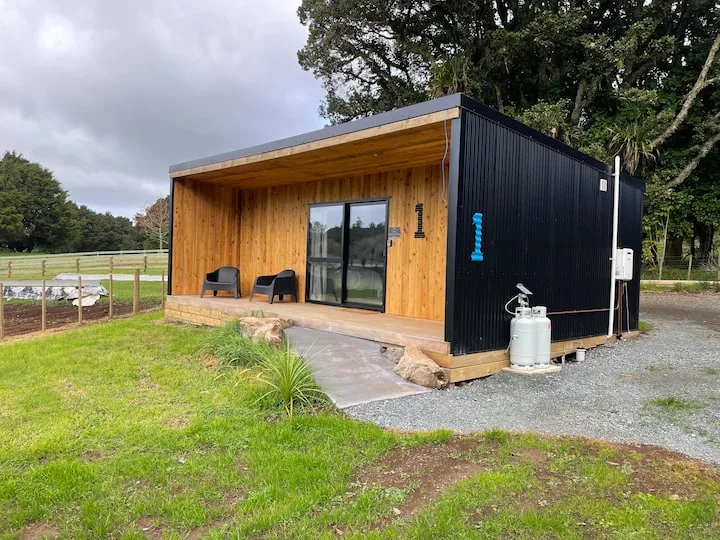 1 - Highlander Farmstay Cabins - Cabin 1.