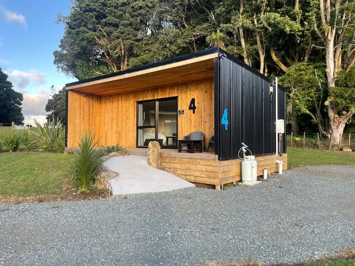4 - Highlander Farmstay Cabins - Cabin 4