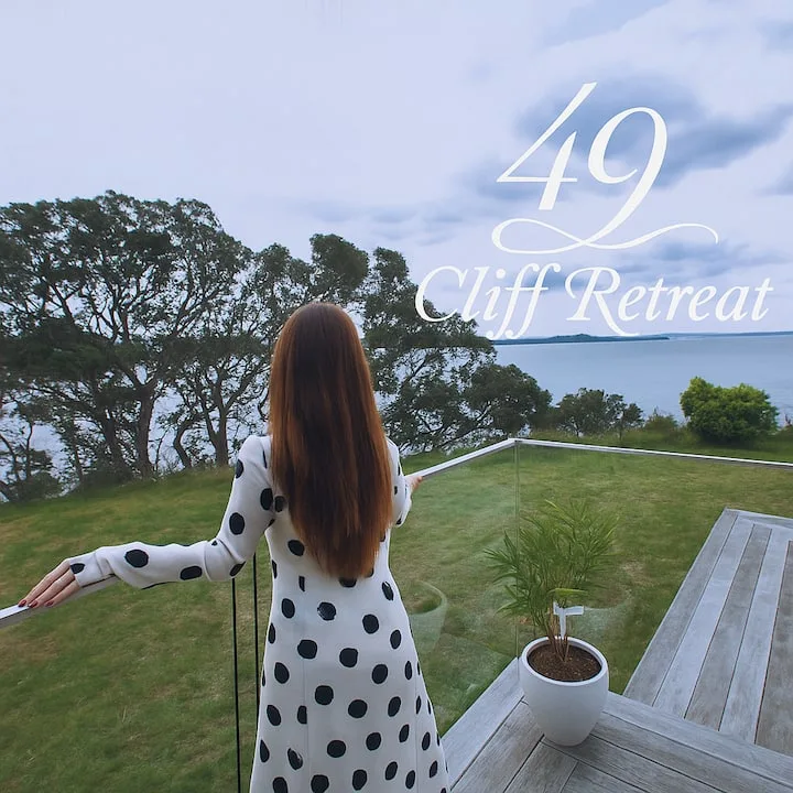 49 Cliff Retreat with sea view