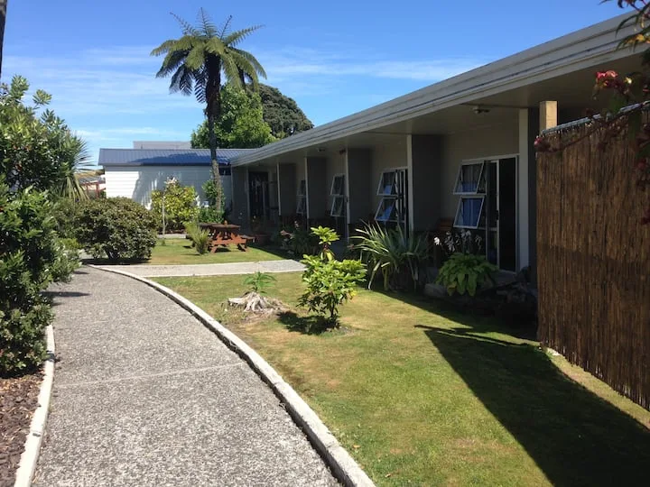 6 bed mixed dorm,
