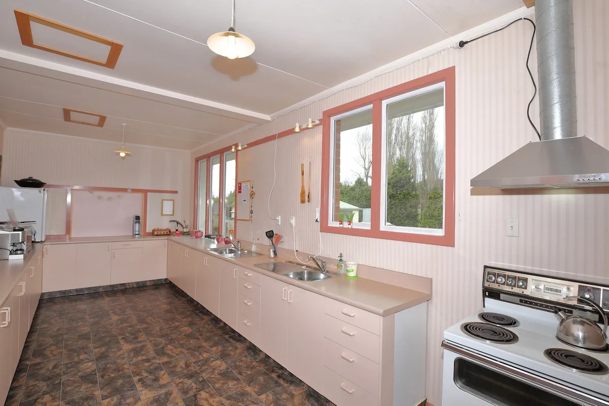 A spacious room near Winton.