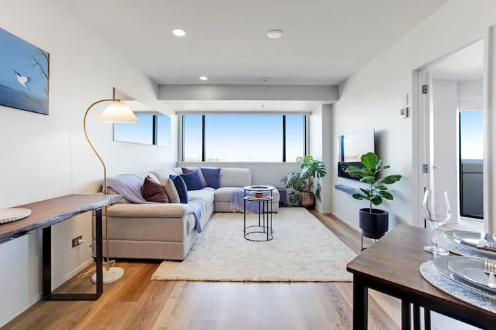 Aircon | Luxury | Parking | Hot Tub | Beach