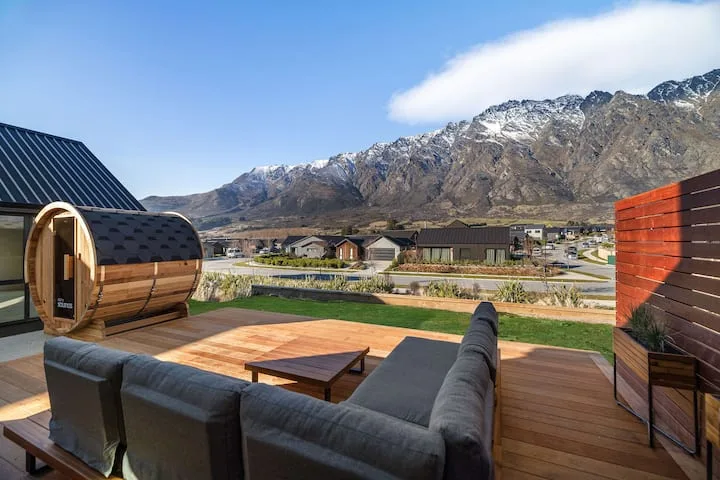 Alpenglow: 4BR Luxury w/ Sauna & Mountain Views