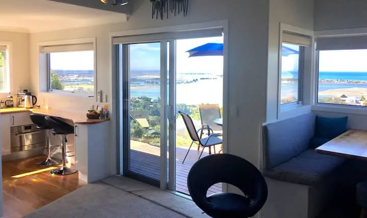 Amazing Sea views, self-contained. Christchurch