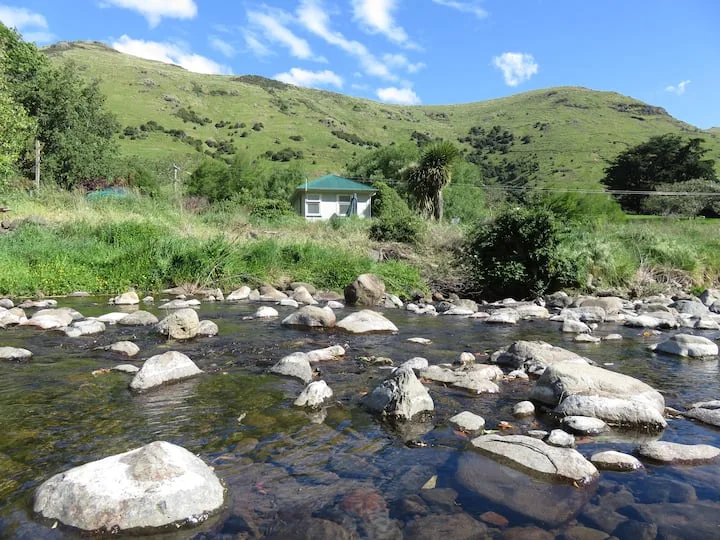 Banks Peninsula Cottage-Paradise near Christchurch