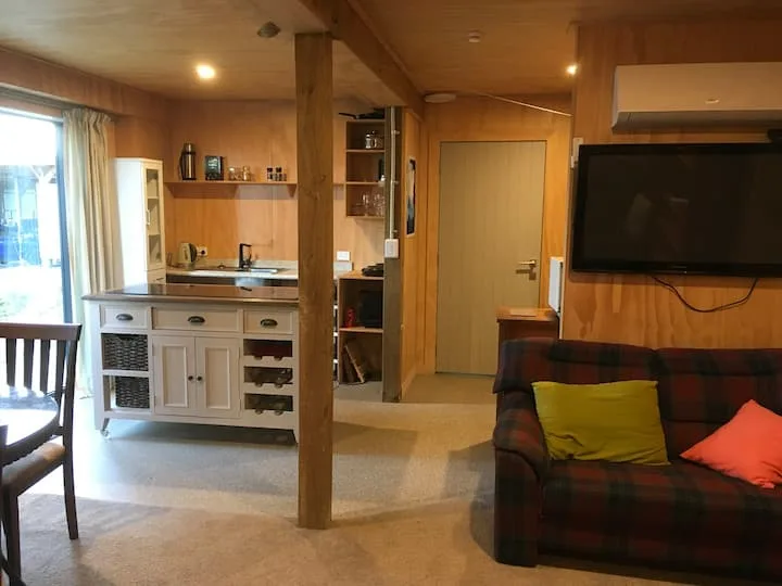 Base bedsit