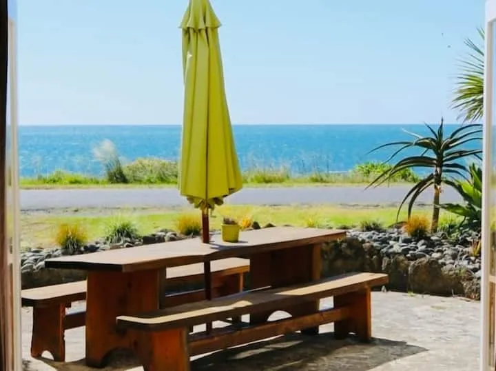 Beachfront rustic 3bdrm Bach!