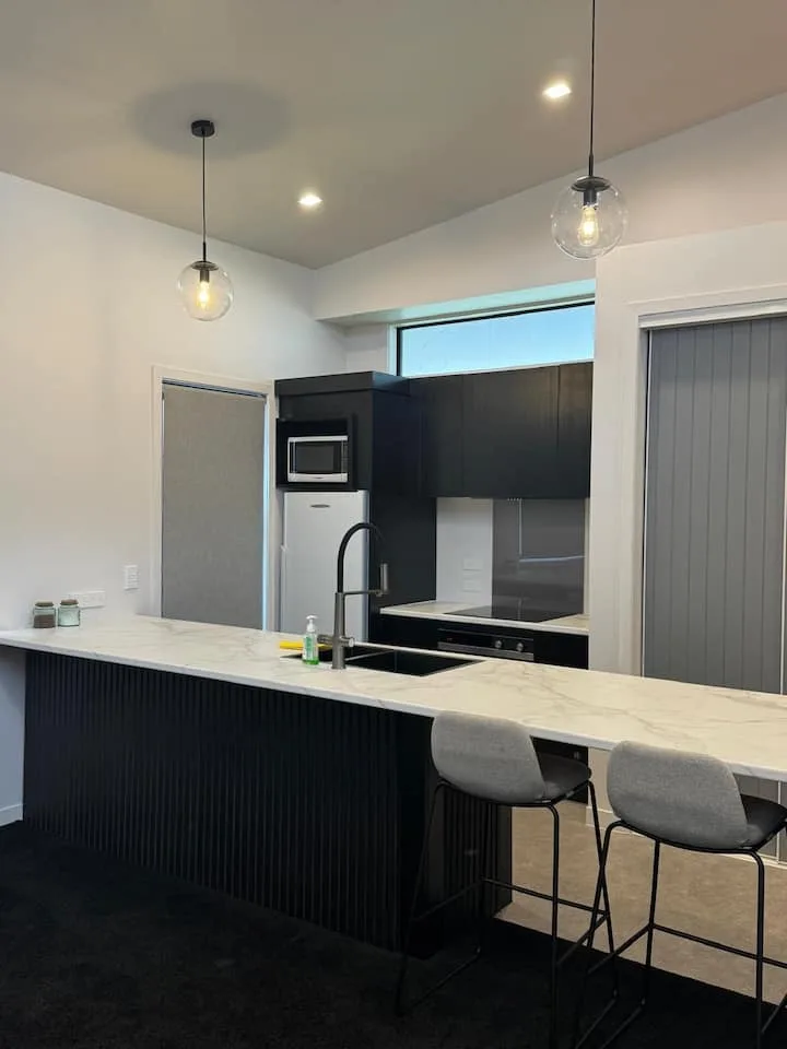 Beautiful New Apartment Close to ILT Stadium