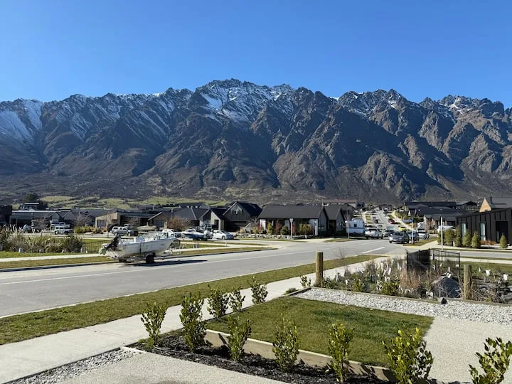 Beautiful Ski Retreat by the Remarkable Mountains
