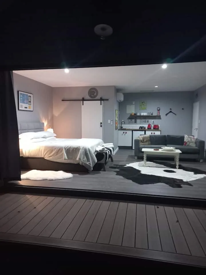 Bee's lodge