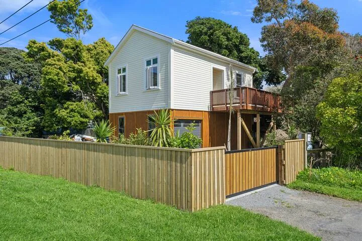 Bellbird House - Paekakariki Holiday Home