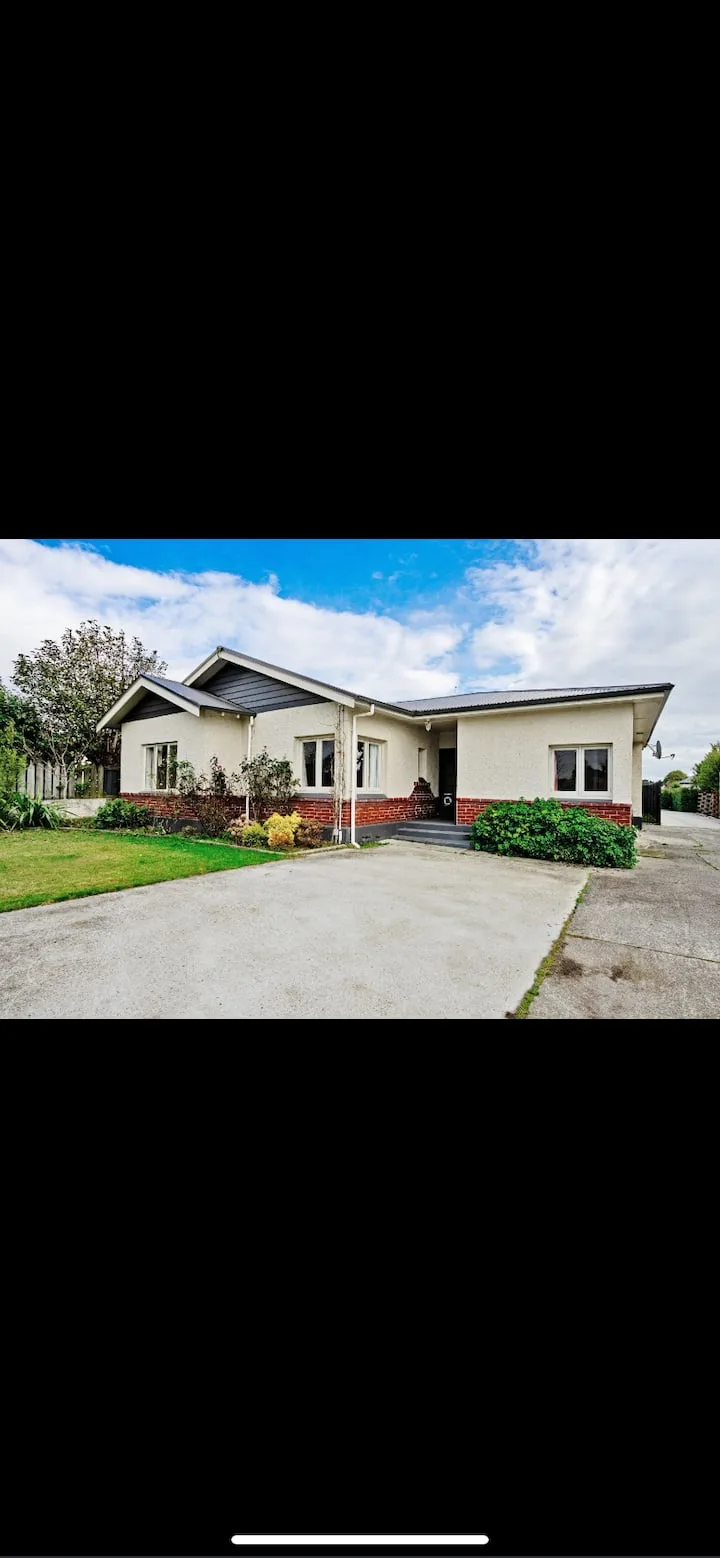 Big bungalow in popular Windsor