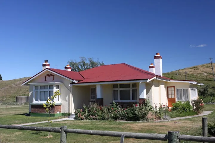 Big Sky Cottage Lauder comfy self contained home