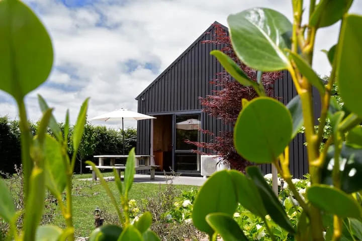 Black Barn, Pirongia