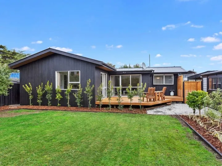 Blackhouse Waikuku beach - ideal beach getaway