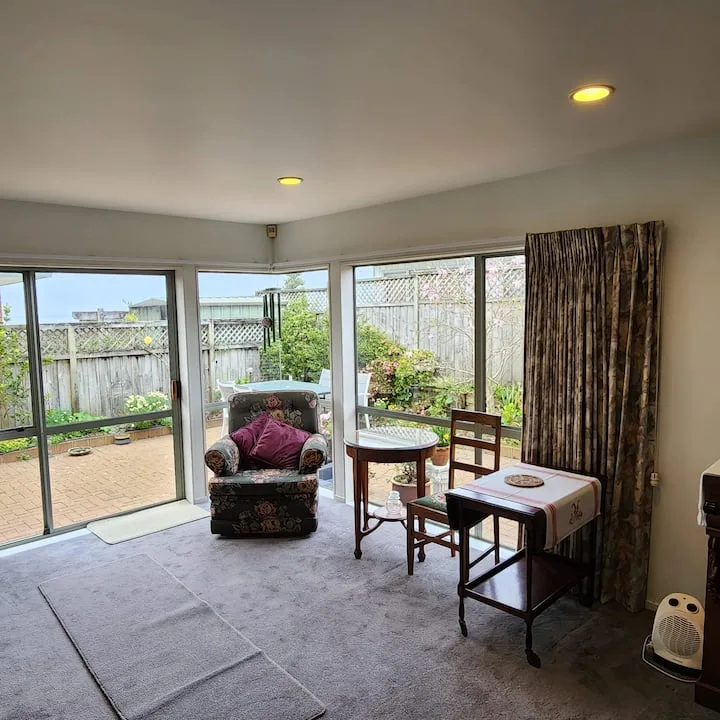 Blockhouse Bay, Cosy, Peaceful & Central