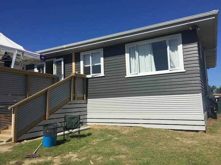 “Blue Bay Bach – Opoutama Beach Mahia