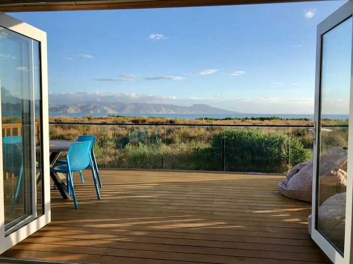 Blue Bay Mahia, Beachfront Bliss