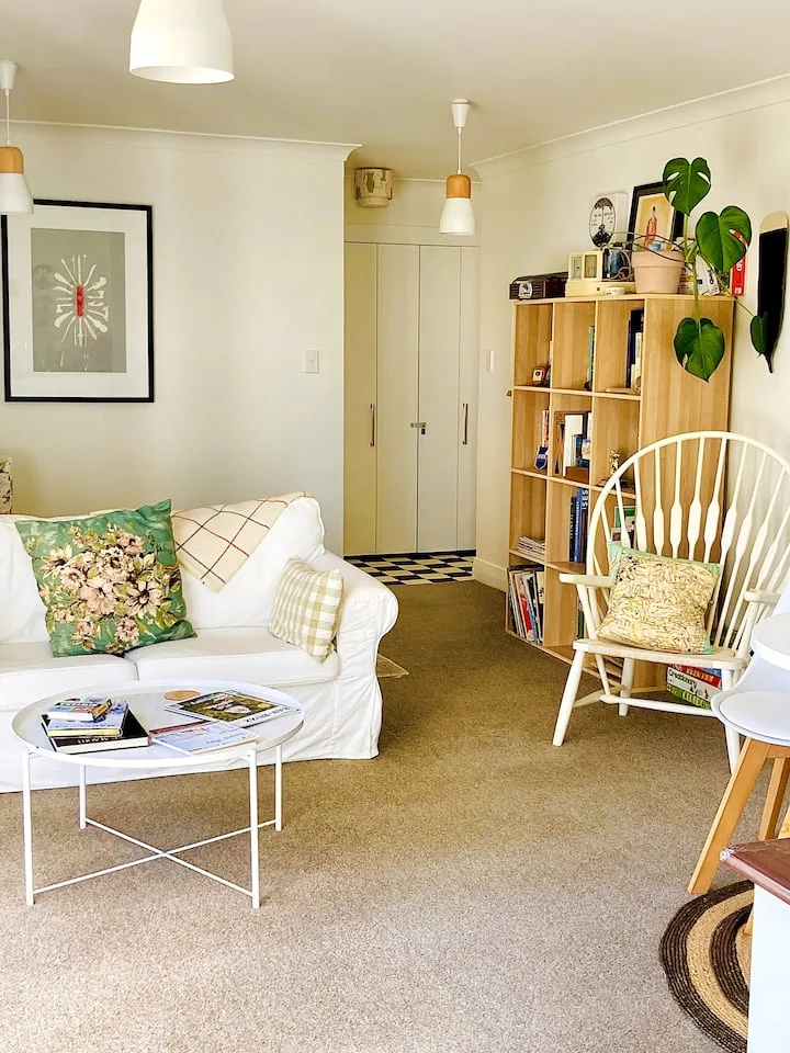 Bluff Hill Garden Flat, Breakfast Books & Birdsong