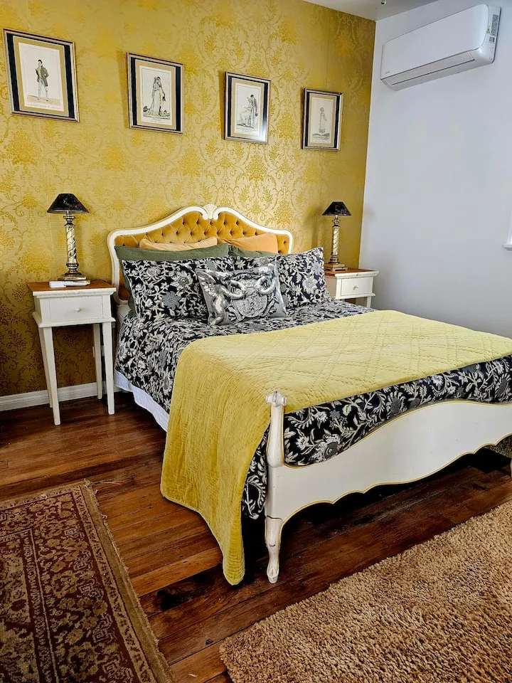 Bohemian Farm Chic Cottage.

 Flower Farm Stay