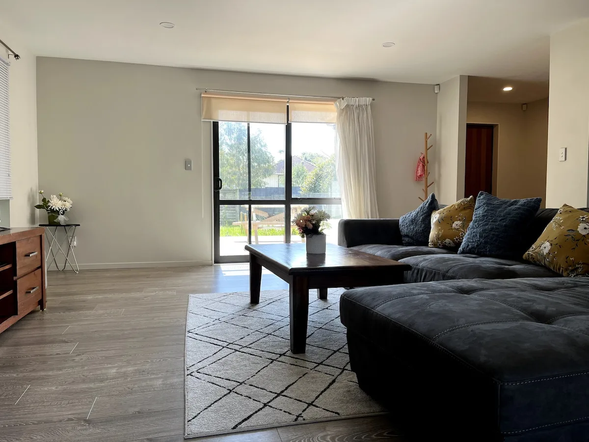 Bright Comfy Private & Secure Deluxe Room