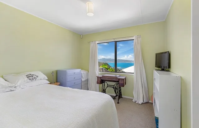 Bright sunny room with sea views  - friendly home