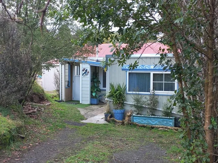 Brighton Beach river cottage (2 nights minimum)