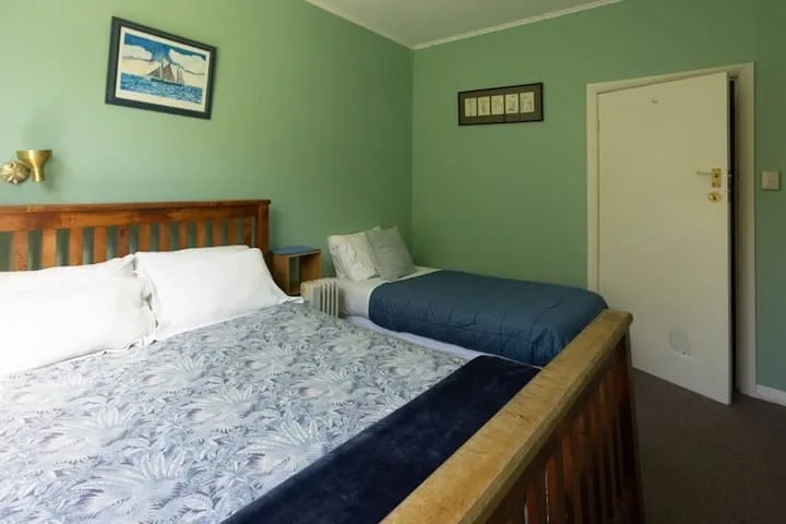 Brunnerton Lodge - Wallsend room