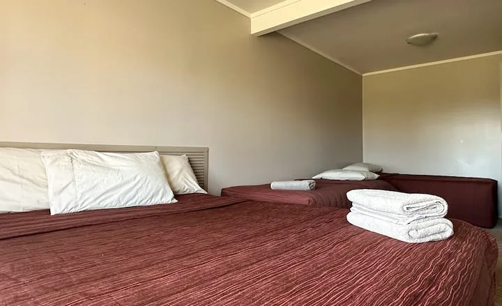 Budget Family motel unit - Sleeps 4 - Unit 2