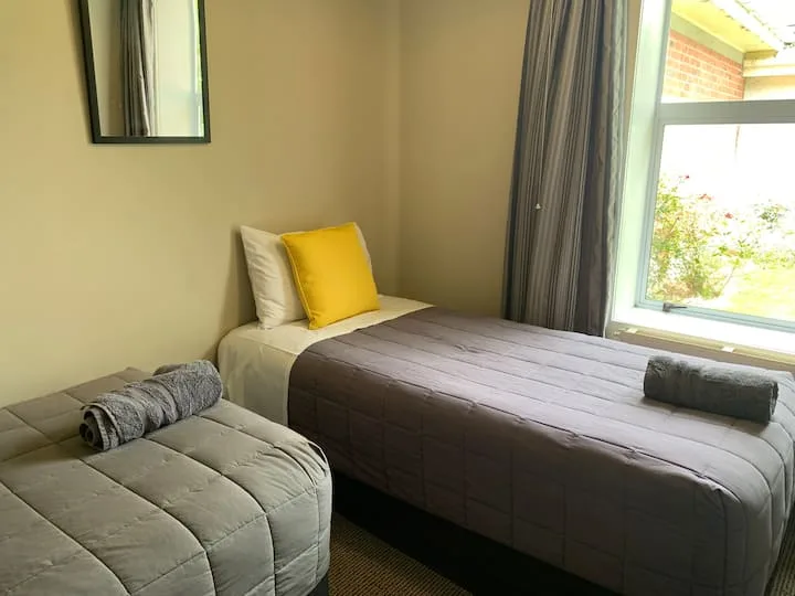 Budget twin in large lodge, Owaka