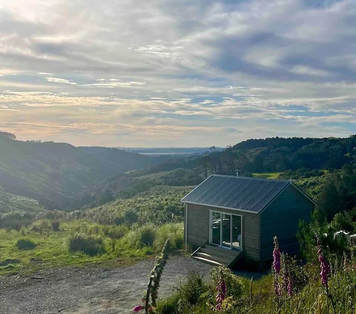 Cabin in the Hills, private with incredible views