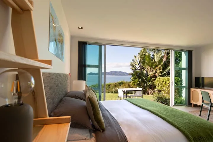 Cable Bay Luxury Surf Studio With Epic Ocean Views