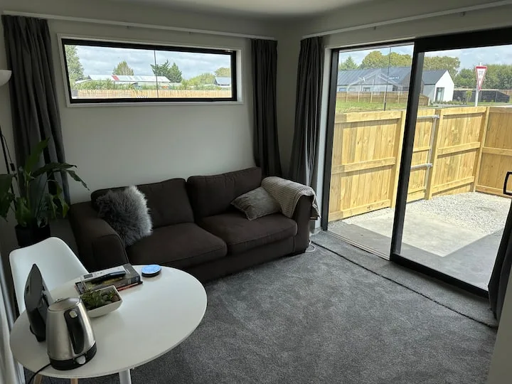 Casebrook Guest Suite - 5 min drive to airport