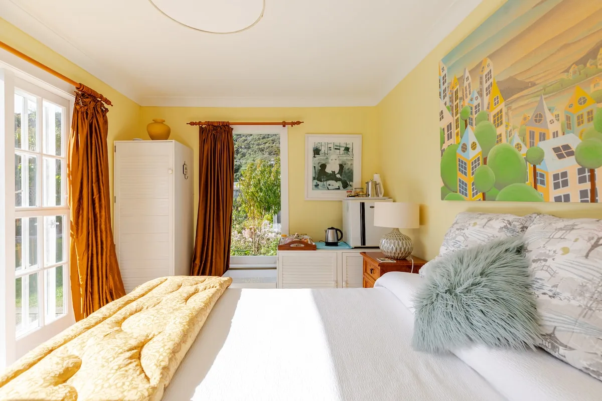 Central Eastbourne village & seaside retreat.