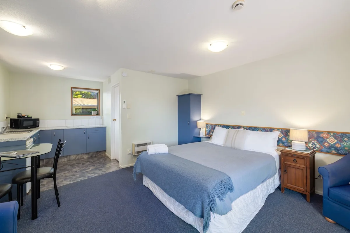 Central Location | Affordable | Queen Studio