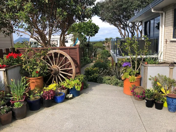 Charming  suite with a Grandview and unique garden