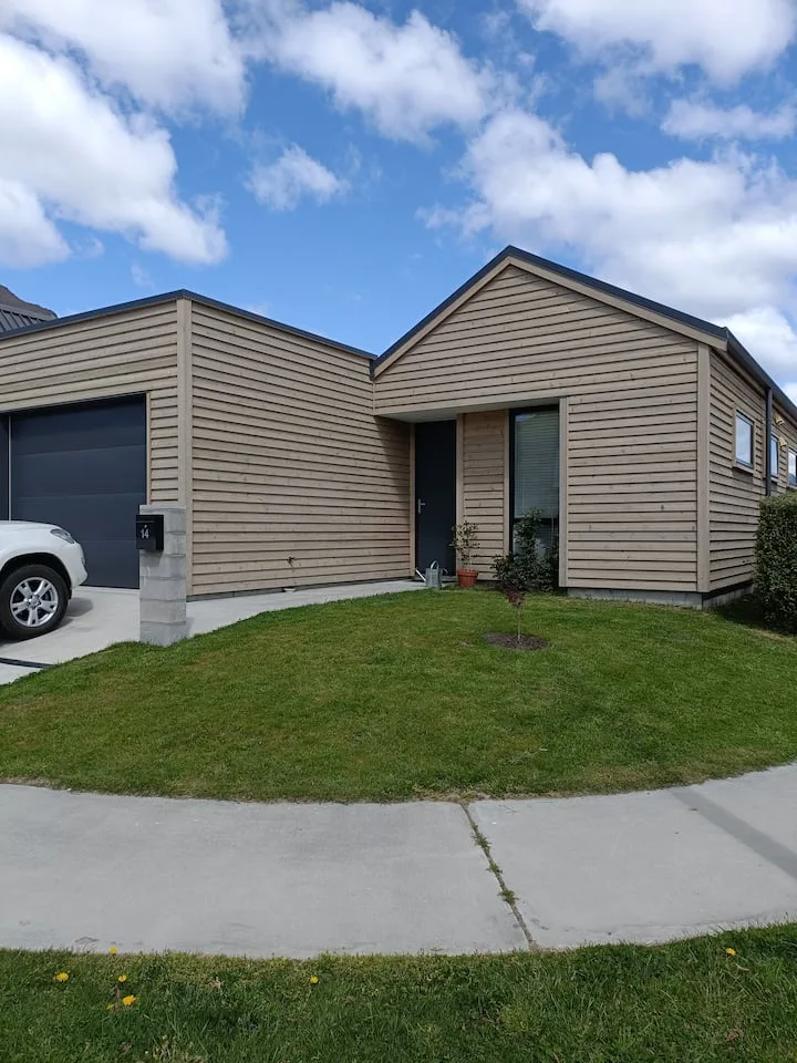 Cheerful lake Hayes family home 2 bedroom
