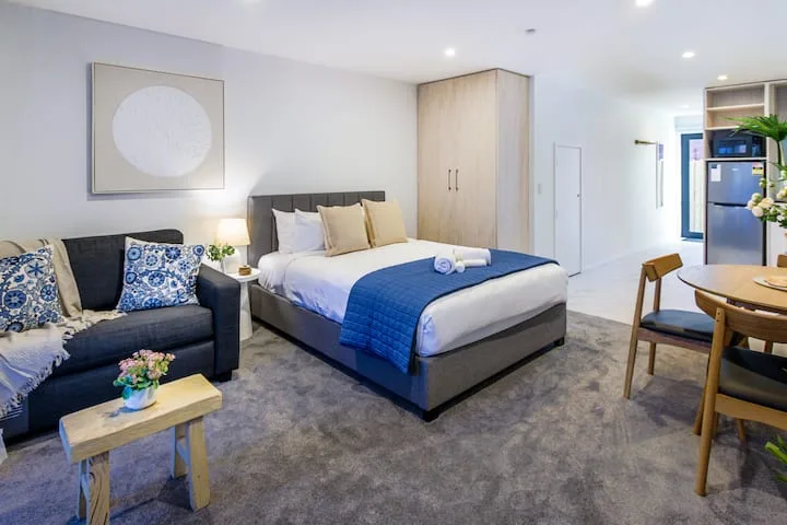 City-Fringe Gem • Chic Studio in Prime Location