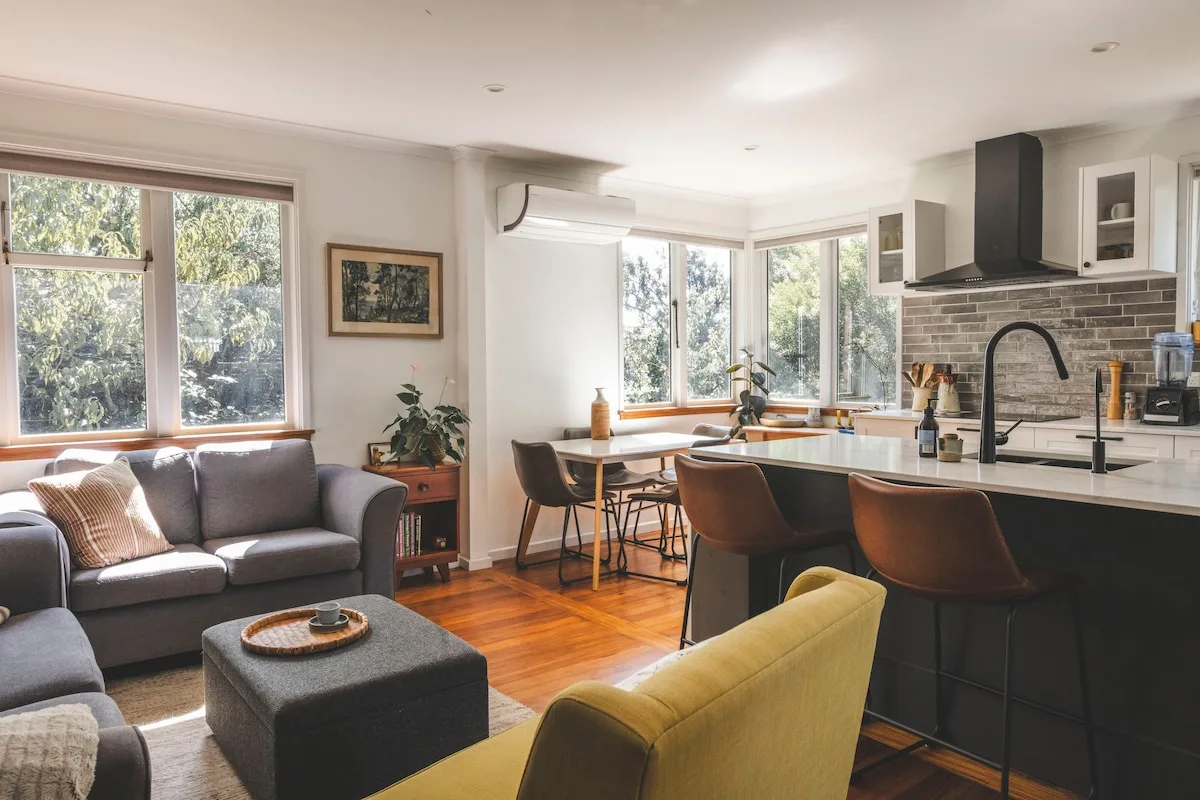 City Garden Retreat: Private Room in Urban Oasis