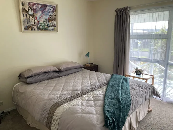 Close to Airport -Self Contained Suite