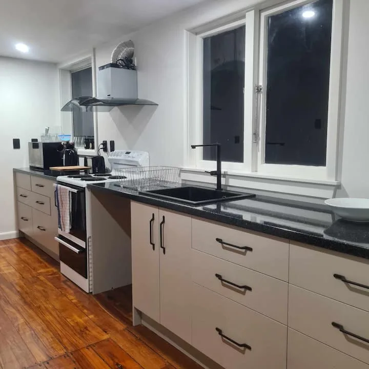 Coastal Bliss Retreat: Newly Renovated Home