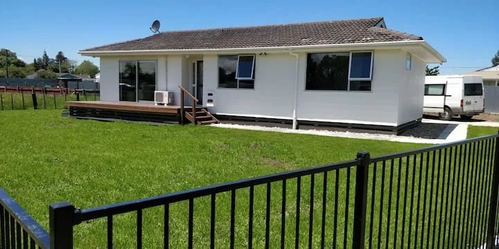 Cosy 3 bedroom home with outdoor dinning
