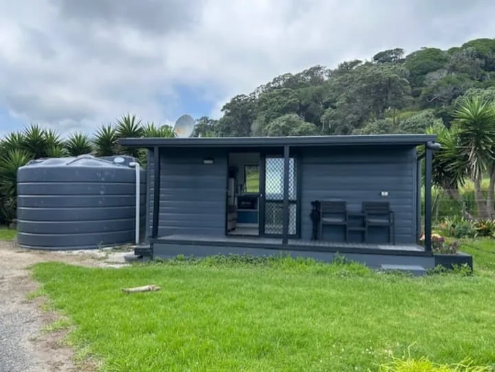 Cosy cabin at Waihau Bay
