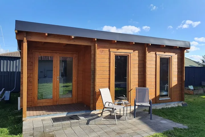 Cosy Cabin, close to it all