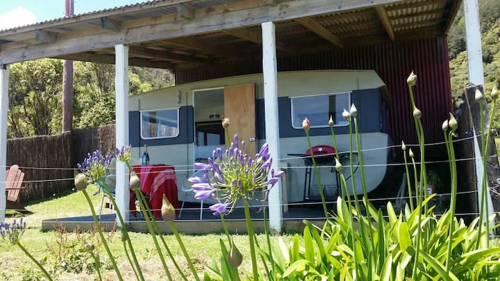 Cosy Coast Road Caravan with sea views