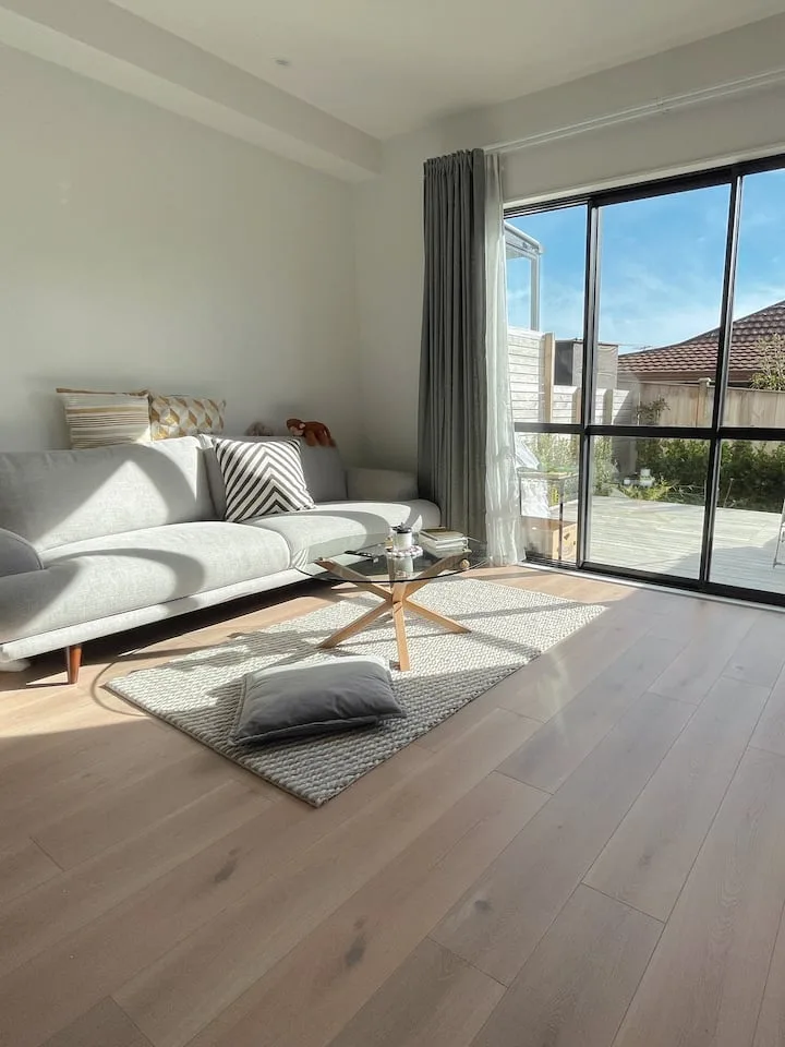 Cosy Ensuite in East Auckland near Bus Stop & Mall