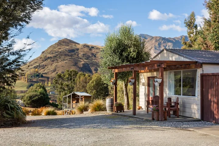 Country Cottage on the Shotover Gorge bike trail